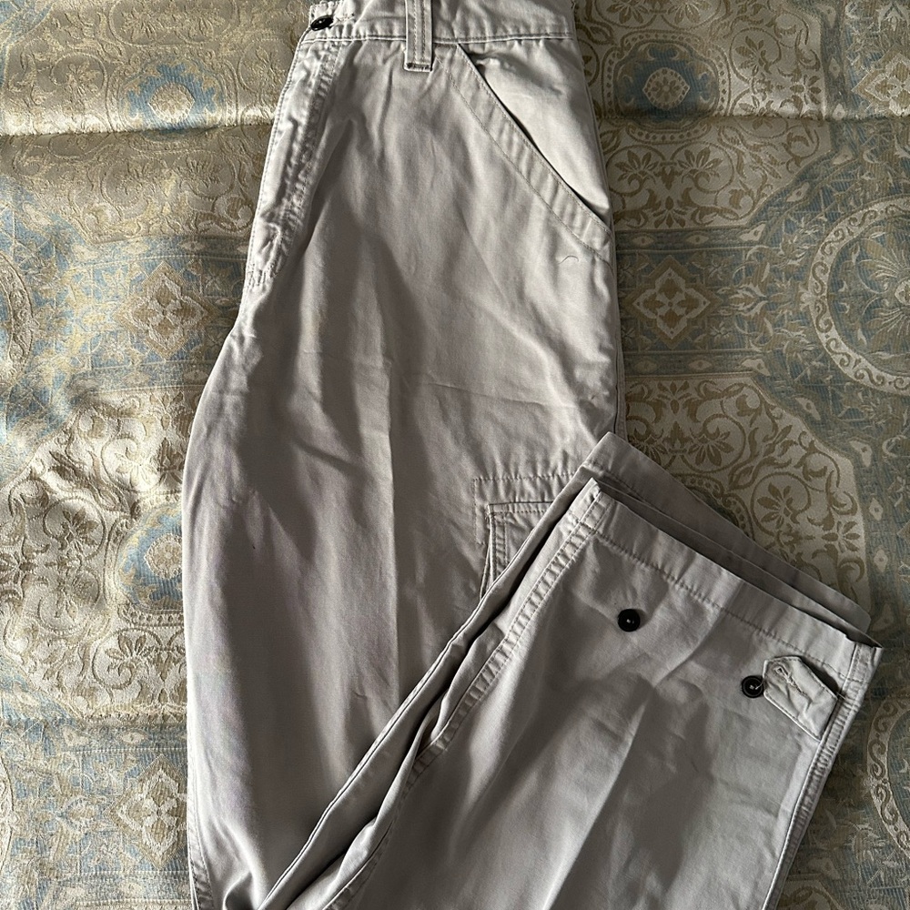 Levi's Gray Chinos Versatile and Stylish